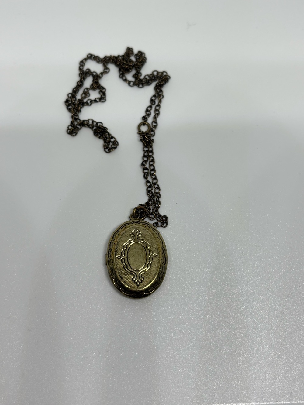 Antique-Style Gold Oval Locket Necklace
